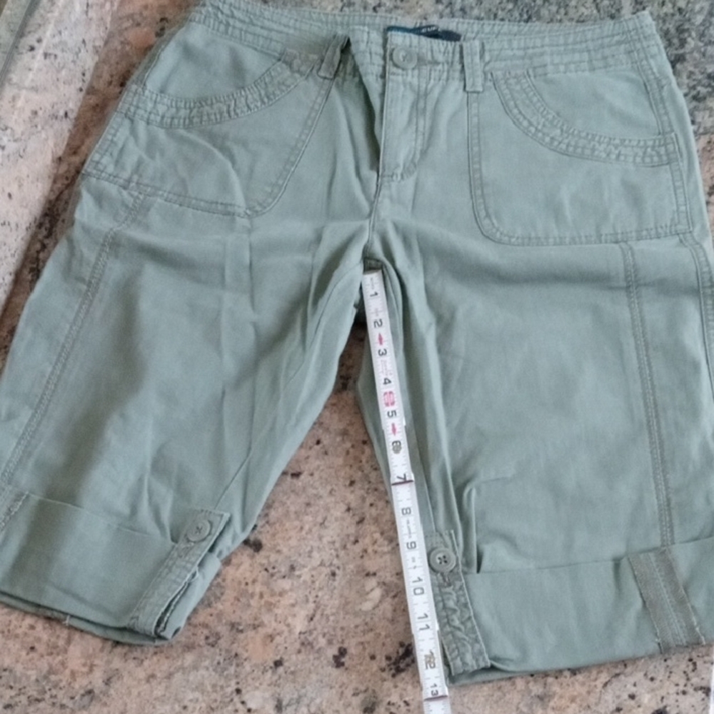 French Cuff Green Cargo Shorts/Capri Pants Casual Comfort. Size 6P - Picture 8 of 10